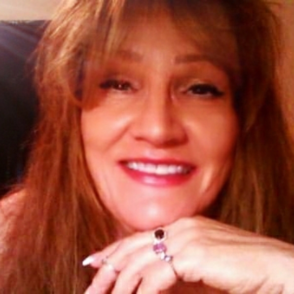 Meet your Posher, Lisa - Picture 2 of 4